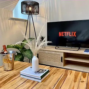 Apartment Luxury Scandi Inspired 1 Bed Town Centre, Bournemouth