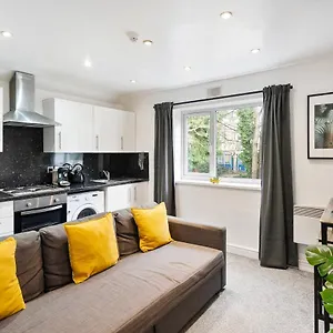 Nr Centre & Park For Up To 6 , Cardiff United Kingdom